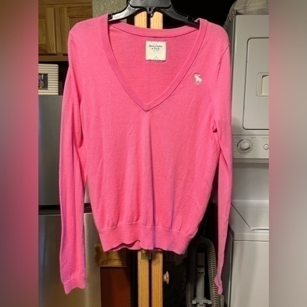 Abercrombie and Fitch v-neck sweater great preowned condition pink size M - Picture 2 of 6